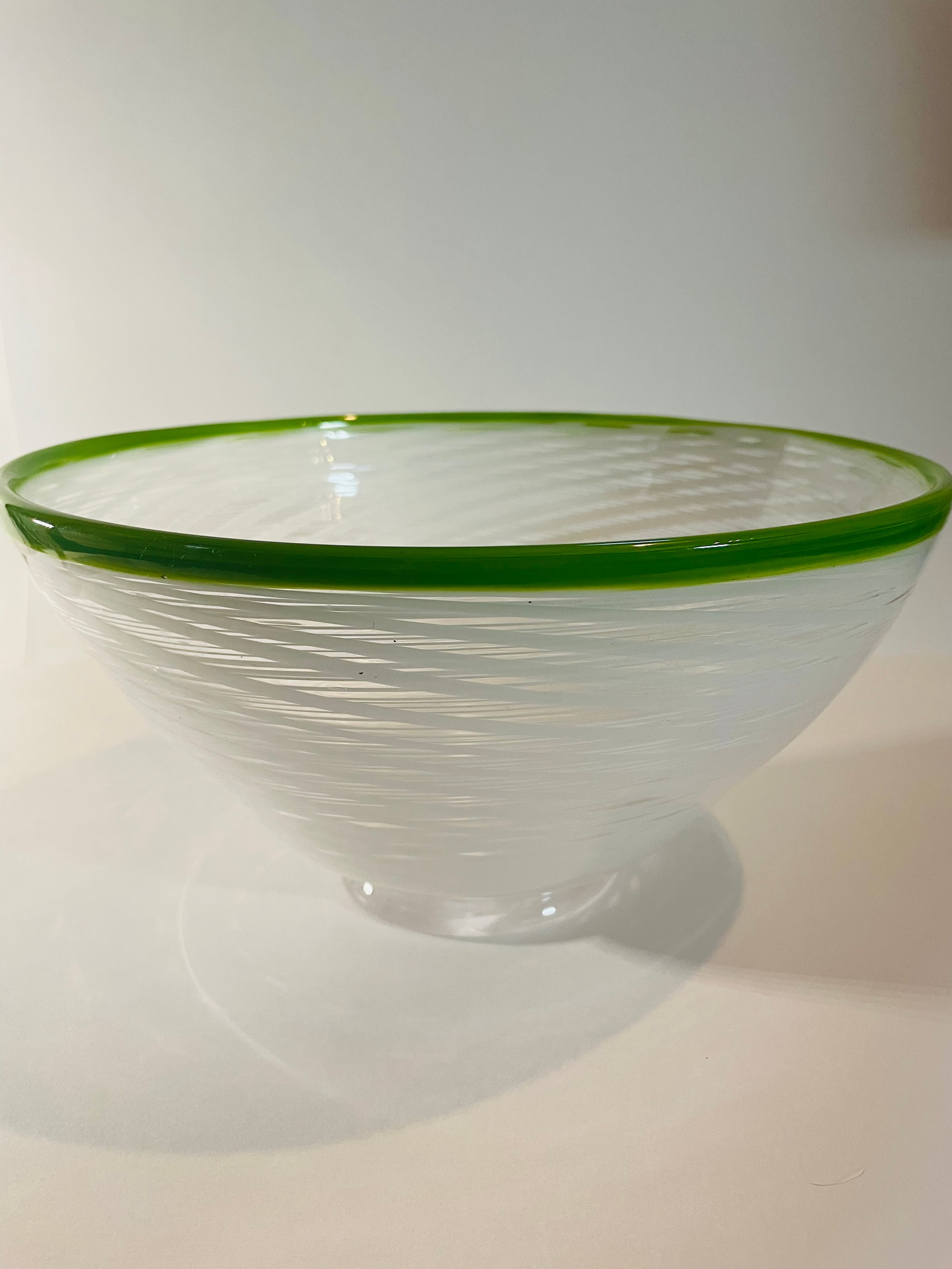 Reticello glass bowl with green rim