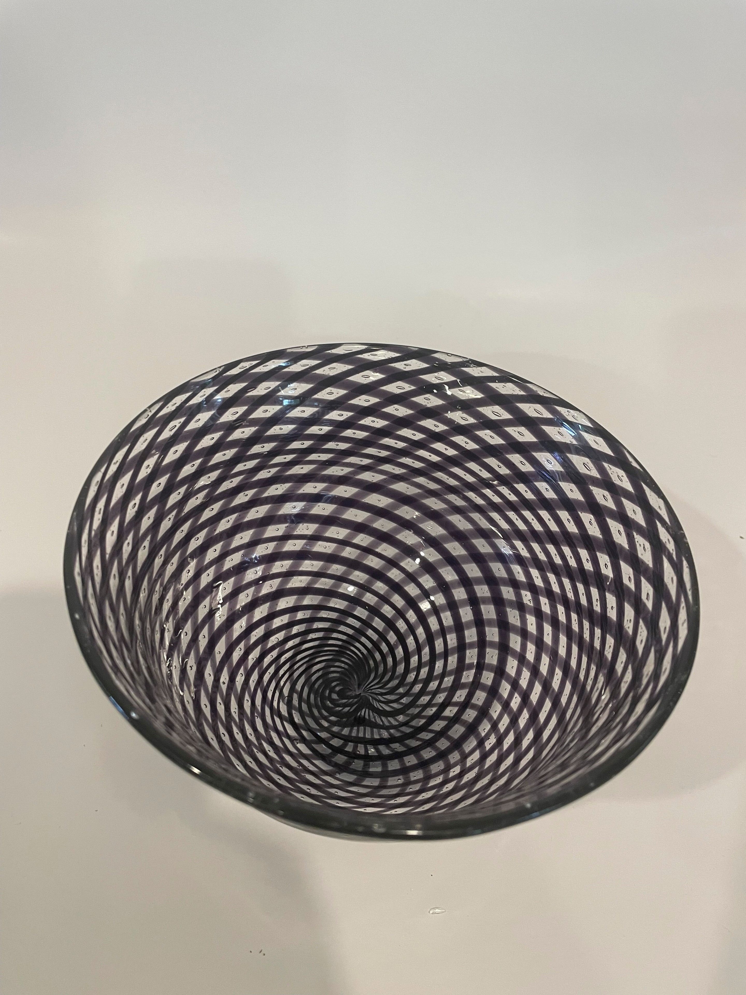 Black and white reticello blown glass bowl with spiral lattice pattern